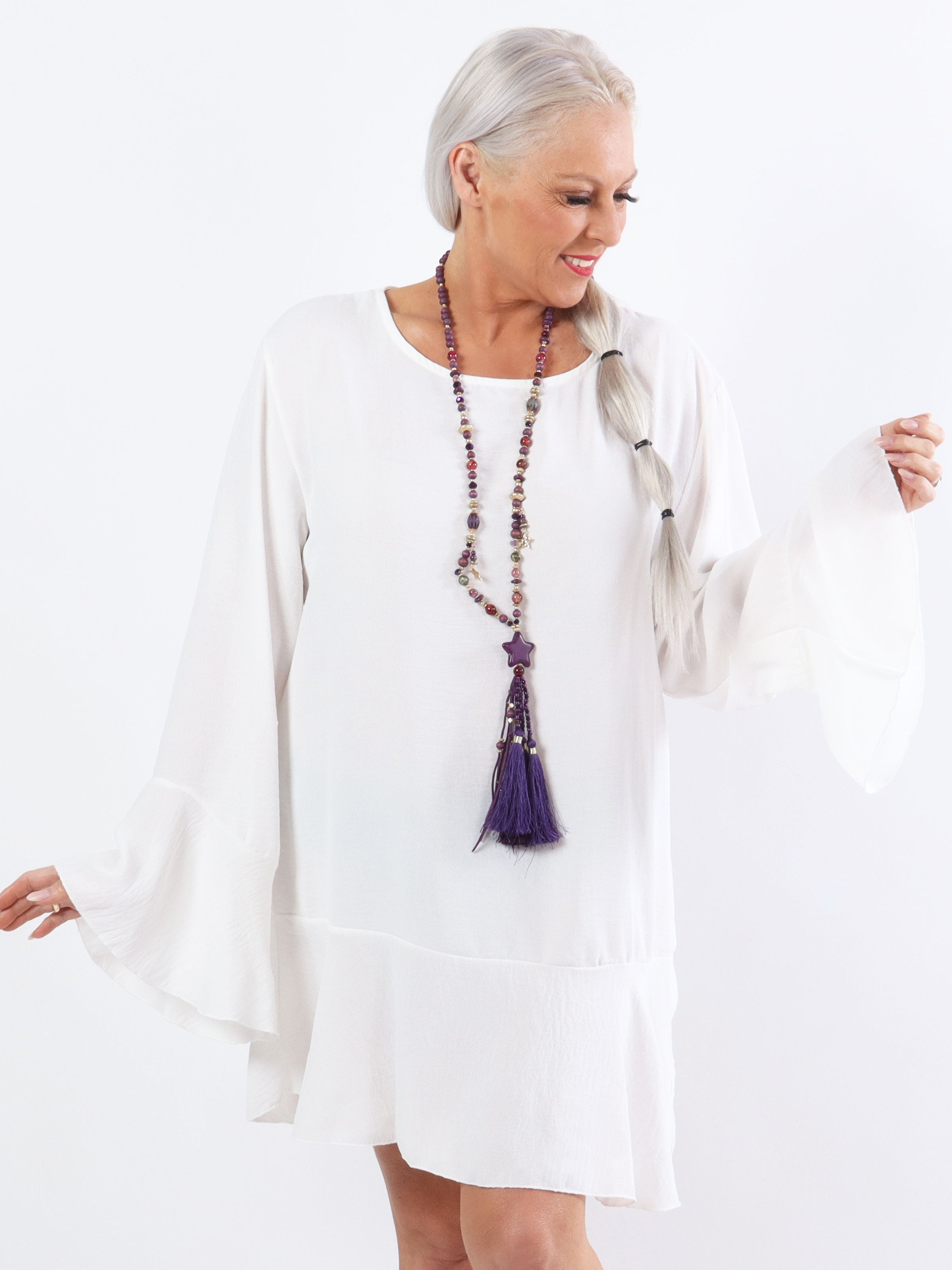 Linja - Plus size blus med volang på ärmen